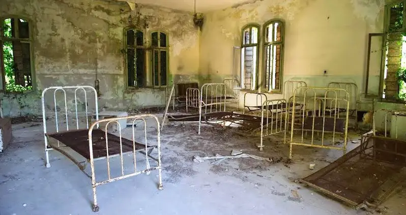 Haunting Photos From 9 Of The World’s Creepiest Abandoned Hospitals