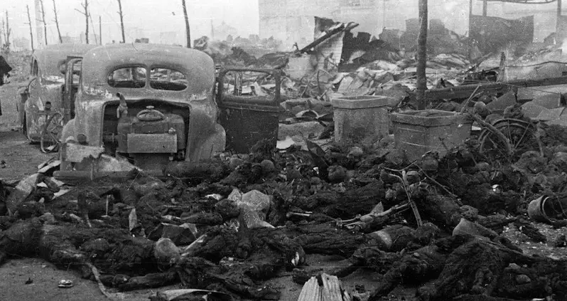 33 Haunting Photos Of The Firebombing Of Tokyo In 1945