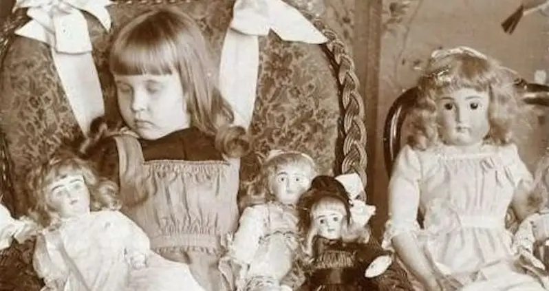 27 Victorian Death Photos — And The Disturbing History Behind Them