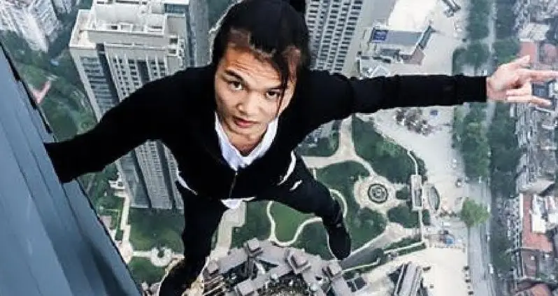 The Tragic Story Of Wu Yongning, The 26-Year-Old Daredevil Who Fell From A Skyscraper