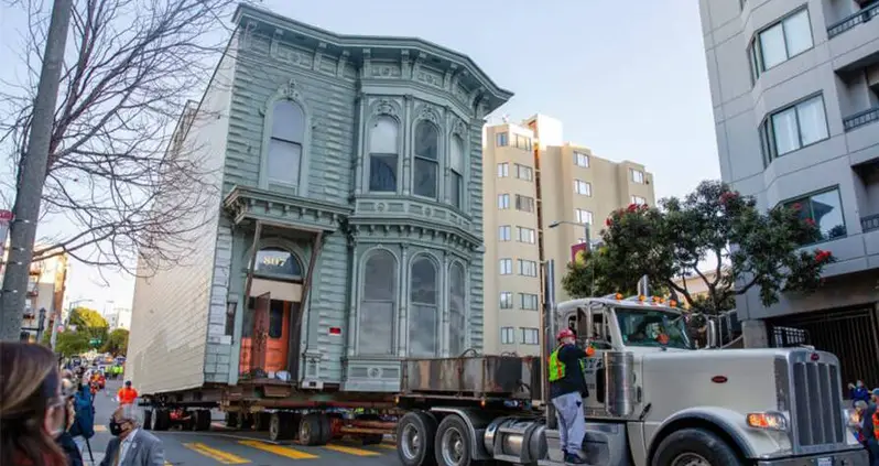 San Francisco Just Uprooted A Victorian House And Moved It To A New Site In One Piece