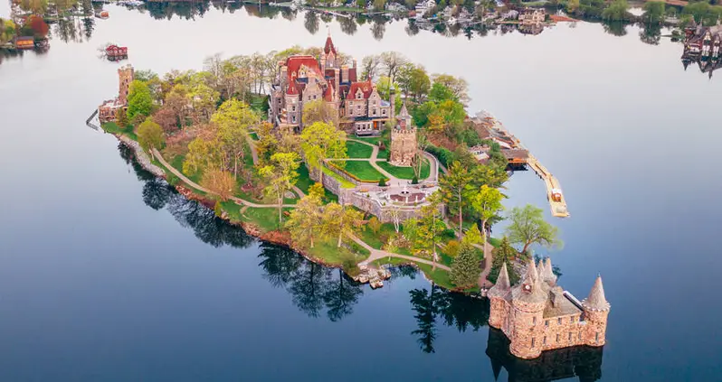 25 Stunning Photos Of Boldt Castle — And The Tragic Story Behind It