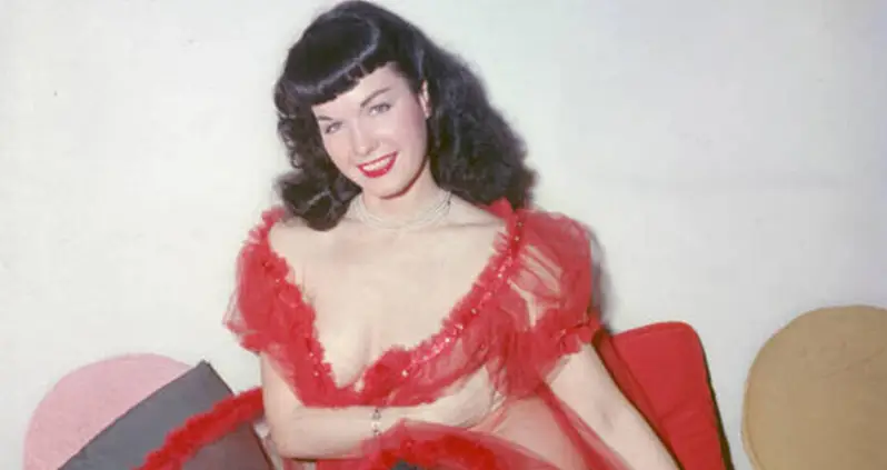 35 Pictures Of Bettie Page, The Iconic Pinup-Turned-BDSM Model Who Helped Usher In America’s Sexual Revolution