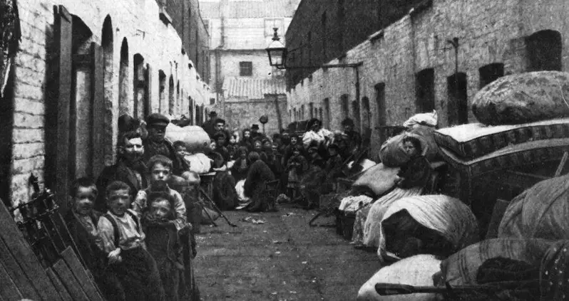 ‘The Smell Of A Graveyard:’ 27 Haunting Images Of Life In Victorian England’s Slums