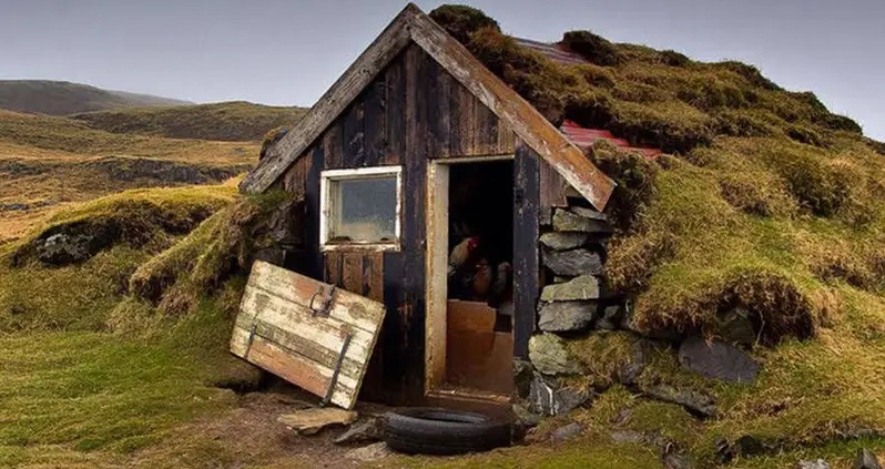 Charmed, Cursed, And Definitely Haunted: 44 Abandoned Homes From Around The World