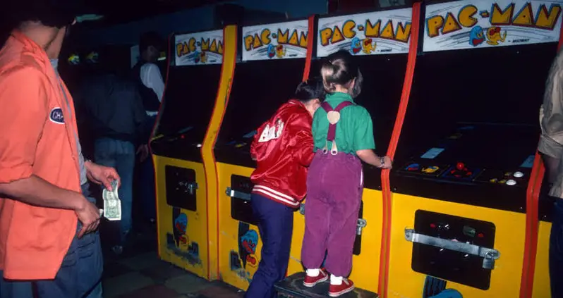 31 Images That Capture The Height Of Arcade Culture Of The ’70s And ’80s