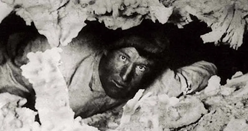 The Agonizing Death Of Floyd Collins, The Cave Explorer Who Was Trapped Underground For 17 Days Before He Finally Perished