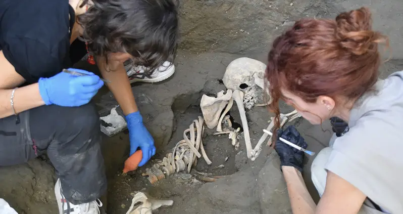 Skeletons Of A Man And A Woman Trapped In Their Bedroom During The Eruption Of Mount Vesuvius Were Just Found In Pompeii