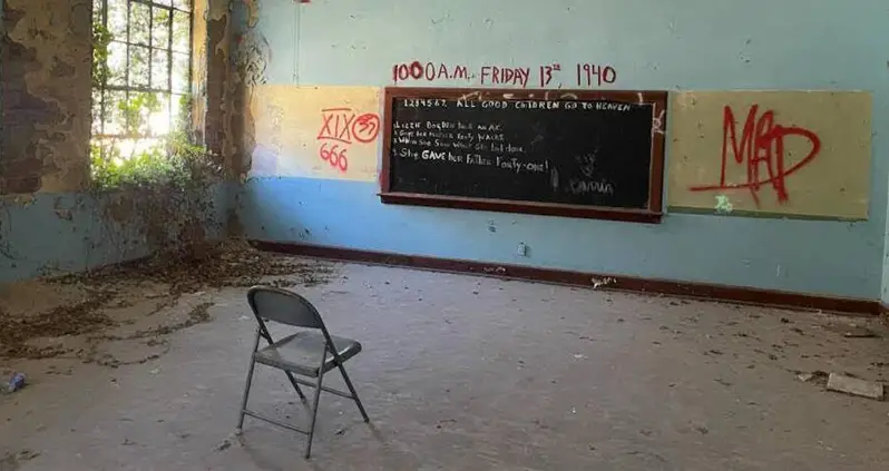 44 Haunting Photos Of Abandoned Schools That Will Send A Chill Down Your Spine