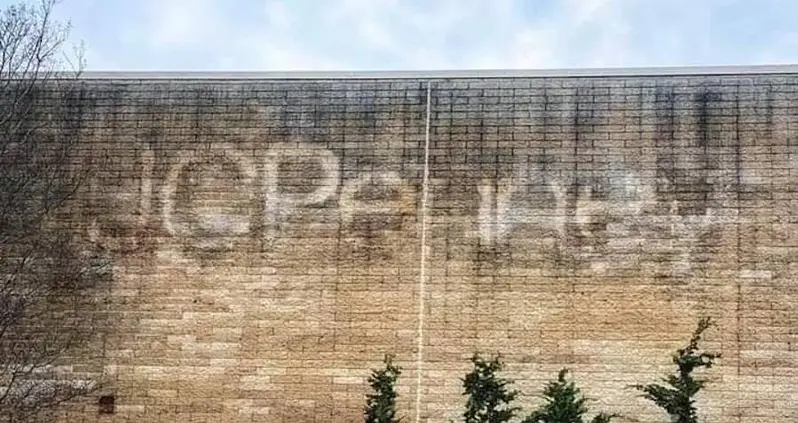 44 Haunting Images Of Abandoned Department Stores Across America And Beyond