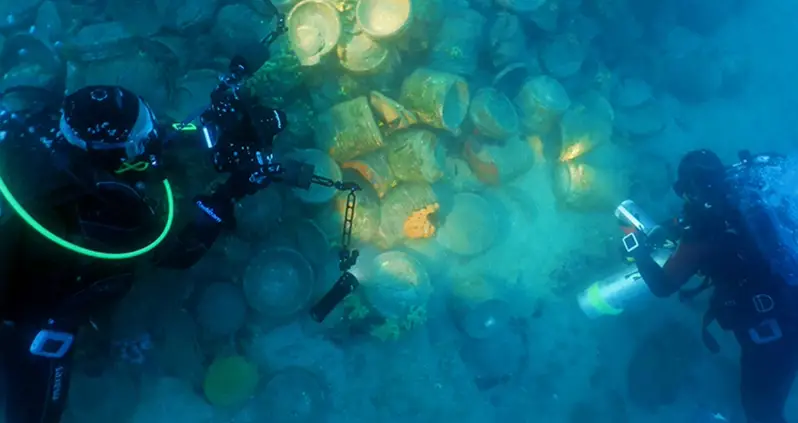 1,500-Year-Old Shipwreck Filled With 10,000 Ceramic Plates Discovered Off The Coast Of Türkiye