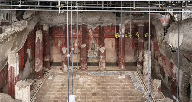 Archaeologists In Pompeii Just Uncovered A Banquet Hall Covered In Stunning Red Frescoes That Depict Religious Rituals