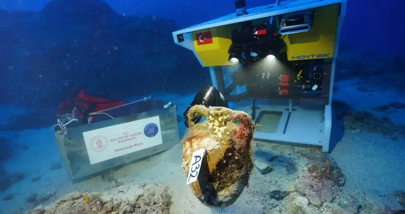 Divers In Türkiye Just Found The Wreck Of A Ship That Sank While Transporting Jugs Of Olive Oil 1,100 Years Ago