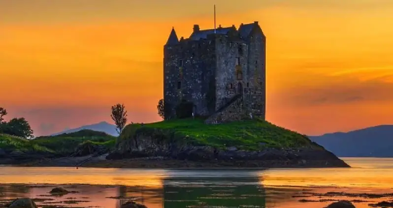 The Dramatic History Of Castle Stalker, The Picturesque Scottish Fortress In The Middle Of A Lake