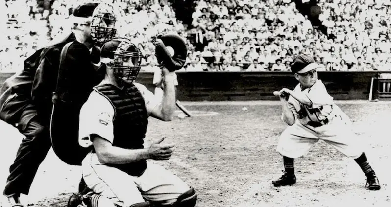 10 Of The Shortest People In History — And The Big Impact They Had On The World