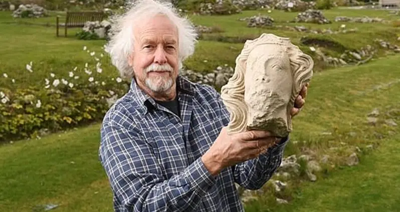 Archaeologists Just Dug Up The 700-Year-Old Life-Size Stone Head Of A Medieval British King