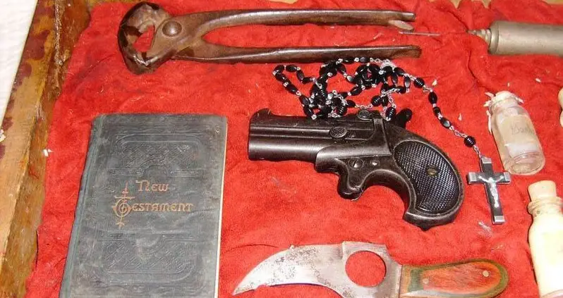 The Incredible Vampire Hunting Kit From The 1800’s