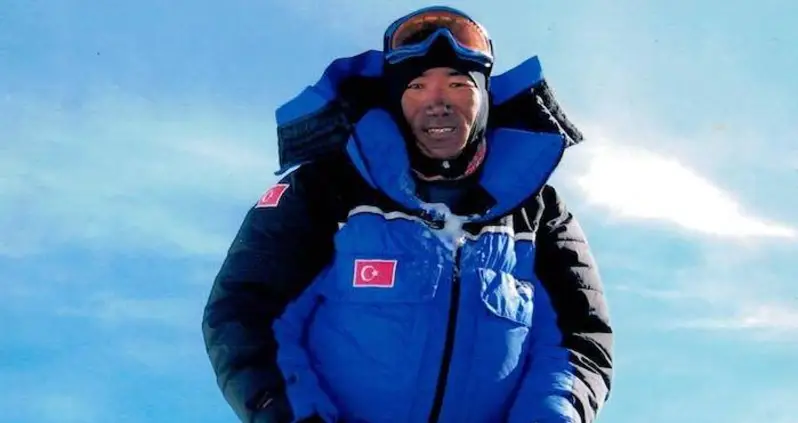 Man Climbs Mount Everest Twice In One Week For A Record-Setting 24 Ascents