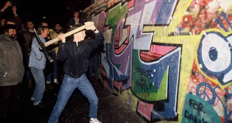 57 Photos Of The Day The Berlin Wall Fell