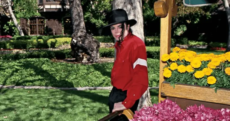 Welcome To Neverland: Michael Jackson’s Home In 33 Bizarre Images