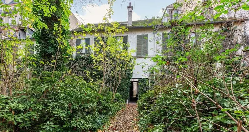 30-Year-Old Corpse Found In Abandoned Multimillion Dollar Paris Mansion Sparks Murder Investigation