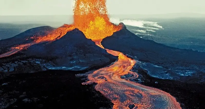 The World’s Coolest Pictures Of Volcano Eruptions