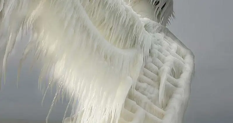 The Great Lakes’ Eerily Frozen Lighthouses