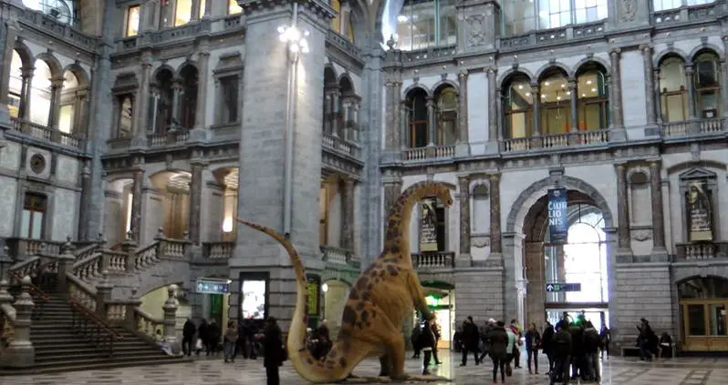 6 Beautiful Train Stations From Around The World