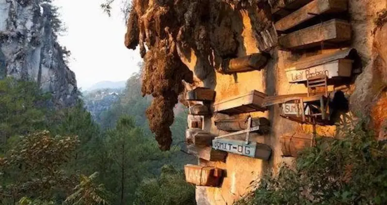 The Bizarre Hanging Coffins Of China And The Philippines