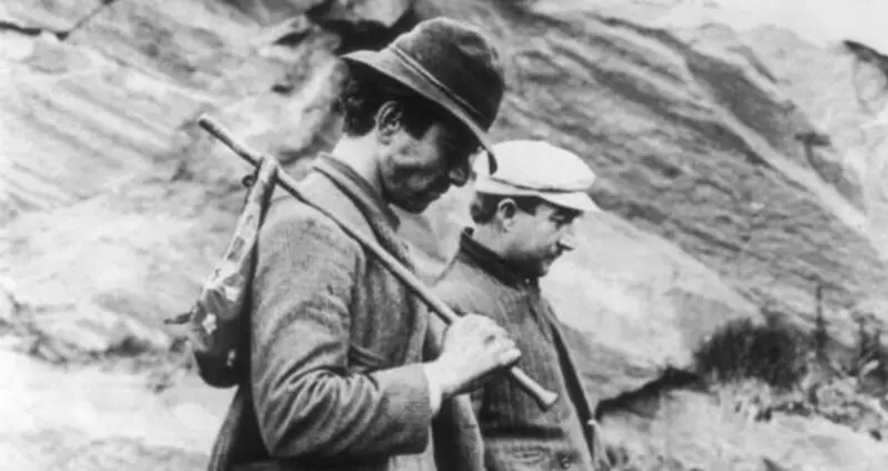 On The Road: 24 Vintage Photos Of Hobo Life In America