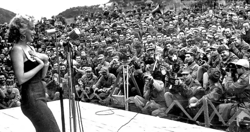 33 Vintage U.S.O. Tour Photos – From Marilyn Monroe To Frank Sinatra