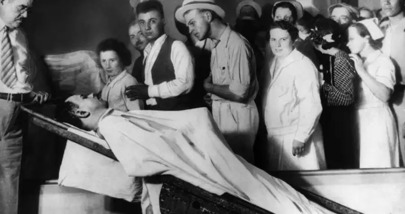 7 Surprising Facts About What Happens To Your Body When You Die