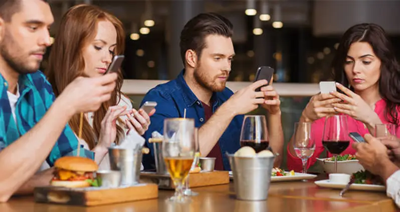 Using A Smartphone At Dinner Makes You Have Less Fun, Study Says