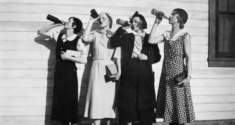 33 Photos Of Flappers That Show The Jazz Age It Girls In Action