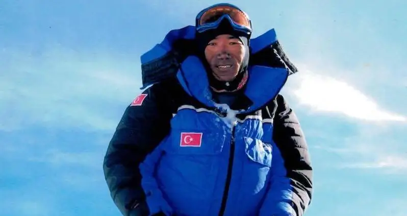 Man Climbs Mount Everest Twice In One Week For A Record-Setting 24 Ascents