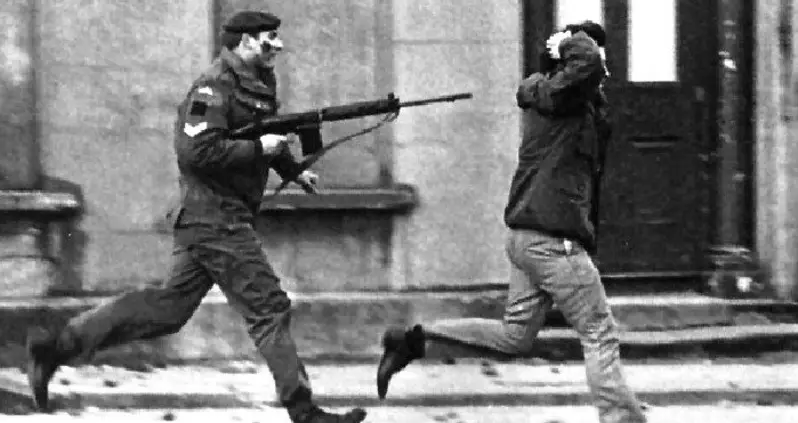 33 Photos Of Bloody Sunday, When British Soldiers Shot Down Northern Irish Protesters