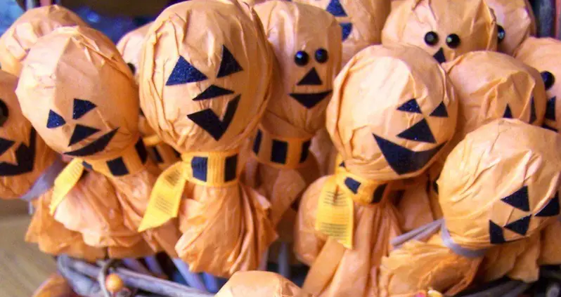 Australian Anti-Vaxxer Who Gave Out Chickenpox-Tainted Lollipops On Halloween Faces Police Investigation