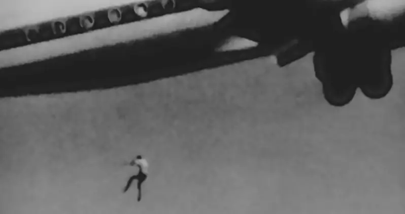 The Tragedy Of Keith Sapsford, The 14-Year-Old Stowaway Who Fell Just Moments After Takeoff