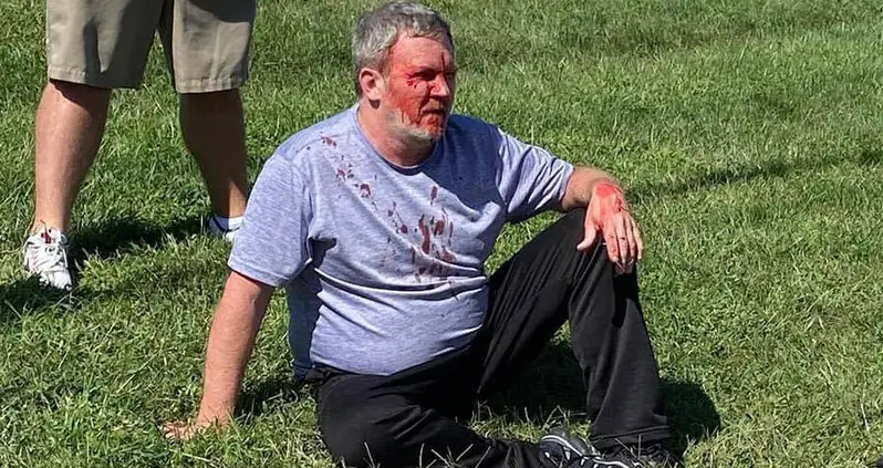 Group Of Dads Tackle Sex Offender Who Was Peeping At A Teen In A Cracker Barrel Bathroom