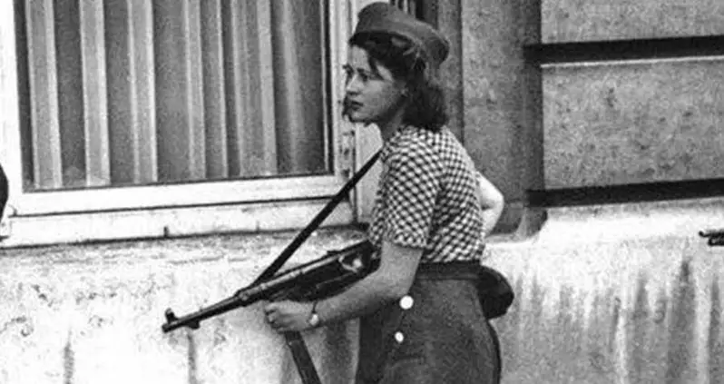 The True Story Of Simone Segouin, The French Teenager Who Fearlessly Hunted Nazis During World War II