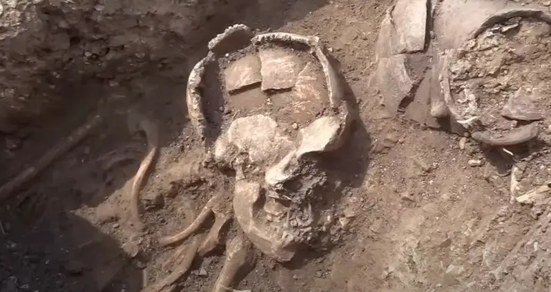 Neolithic Tomb In Transylvania Yields 6,000-Year-Old Skeletons With Urns On Their Heads