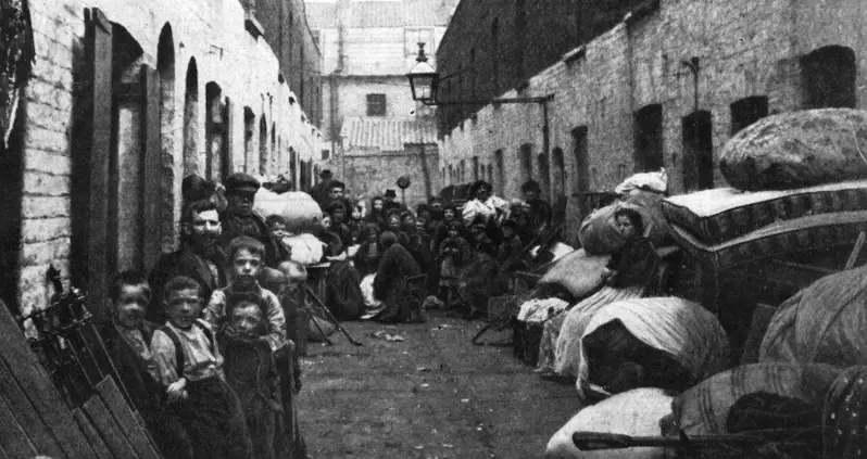 ‘The Smell Of A Graveyard:’ 27 Haunting Images Of Life In Victorian England’s Slums