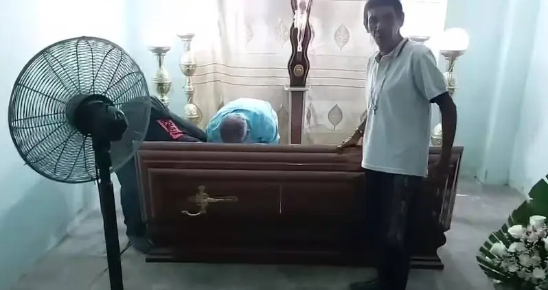 Ecuadorian Woman Declared Dead Knocks On Coffin During Her Own Wake