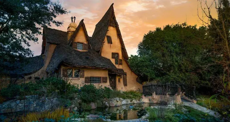 25 Enchanting Photos Of Spadena House, The Storybook Cottage In The Middle Of Beverly Hills