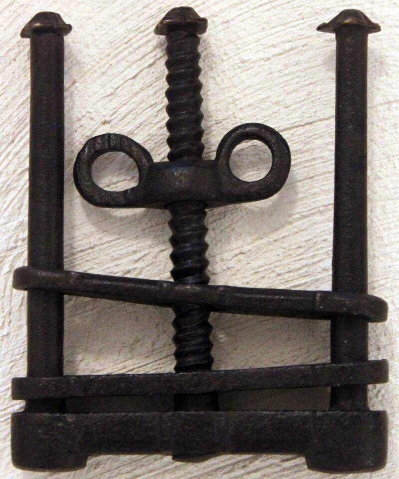 Medieval Torture Devices Thumbscrew