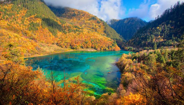 Beautiful Lakes Five-Flower Lake China width=