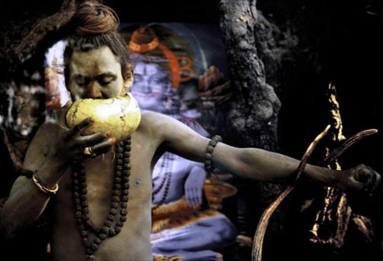 Aghori Man Eats the Dead