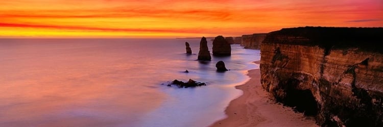 Incredible Rock Formations Dusk At 12 Apostles