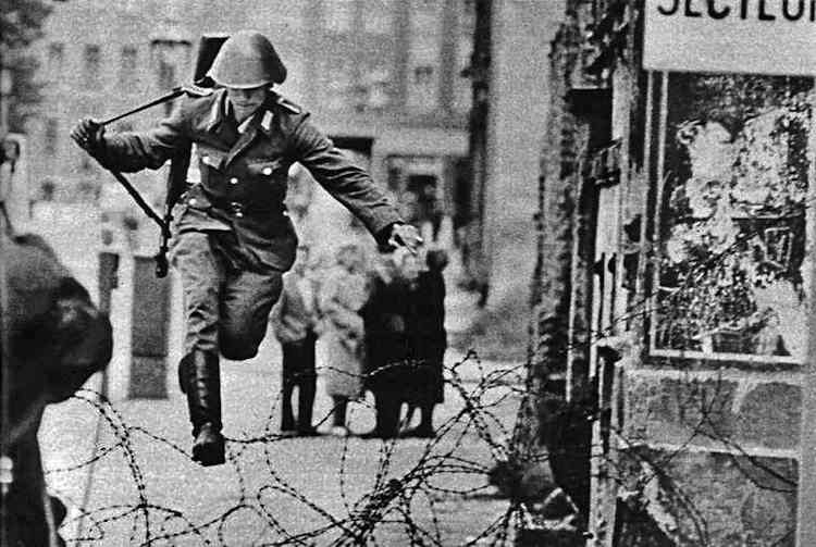 History Of The Berlin Wall Conrad Schumann