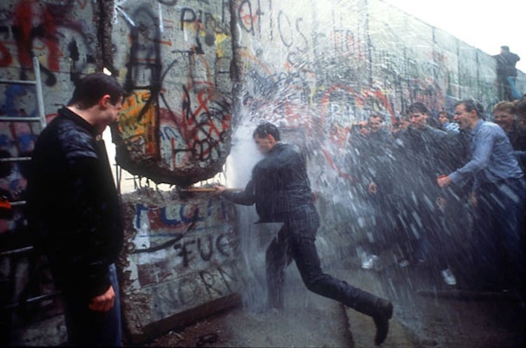 A History Of The Berlin Wall: The Rise And Fall Of The Berlin Wall